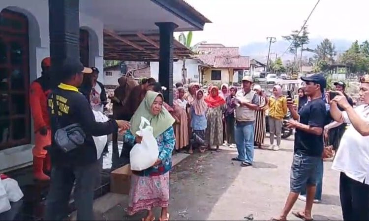 Projo Jatim Hadir Turun Gunung ke Desa Supit Urang, Bantuan Diberikan, Luka Warga Didata, Harapan Dijaga