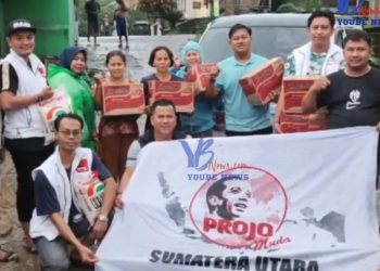 Projo Muda Bagikan Bantuan Sembako Untuk Warga Yang Terdampak Banjir