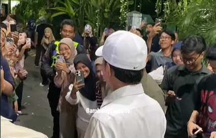 Tamu Anak Muda Tak Pernah Putus, Isyarat Generasi Muda Satu Barisan dengan Jokowi