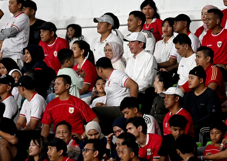 Saat Tribun Stadion Utama Sumut Menghidupkan Kembali Semangat Perlawanan Jokowi