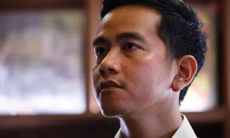 Inilah Hebatnya Gibran. Saat Ada Badai, Dia Tidak Lawan Badainya, tapi Berselancar di Atas Badai Tersebut