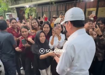 Bak Super Star, Jokowi Turun dari Mobil, Tamu Gen Z Teriak Histeris Menyambutnya