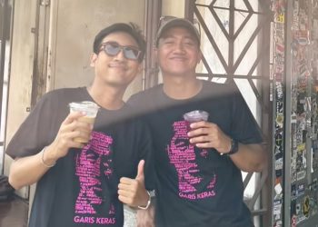 Kaos Hitam dari Jalan Kutai Utara: Ketika Sehelai Kain Menjadi Cerita tentang Kedekatan