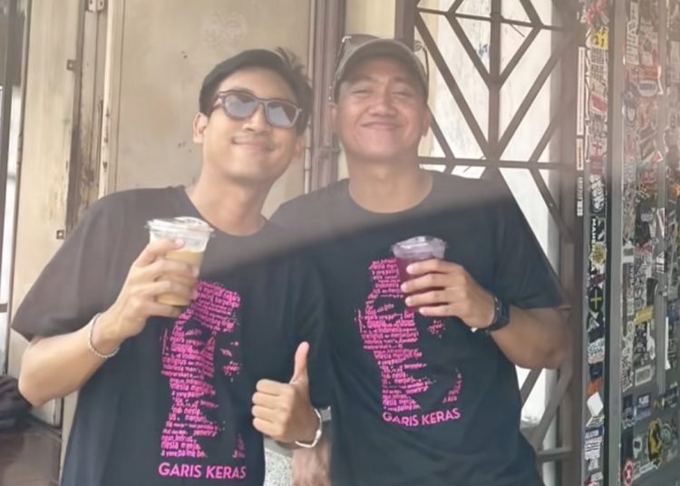 Kaos Hitam dari Jalan Kutai Utara: Ketika Sehelai Kain Menjadi Cerita tentang Kedekatan