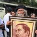 Penuh Kebanggaan, Mbah Kibar Pelukis Asal Yogyakarta Hadiahkan Lukisan Wajah Jokowi di Solo