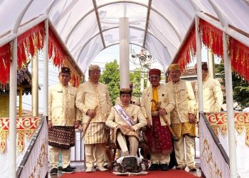Bukan Politik, Tokoh Adat Lampung Tegaskan Ritual Jokowi Injak Kepala Kerbau Murni Warisan Budaya