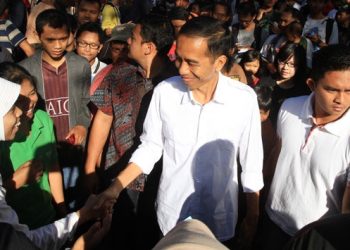 Membaca Politik dari Secangkir Kopi : Drama Panggung vs Realitas Akar Rumput