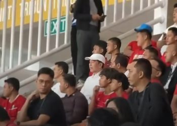 Saksikan Timnas Cukur Kamboja 4-1, Jokowi Pilih Baur Bersama Suporter di Tribun Pakansari