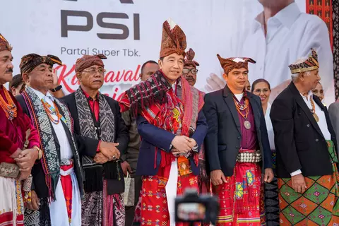 Flobamora Menyambut “Pulang”: Ketika Gelar Raja Timor Menjadi Bukti Cinta Rakyat untuk Jokowi