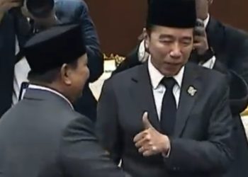 Momen Hangat Sidang Tahunan MPR: Acungan Jempol Presiden Ke-7 Jokowi Ungkap Apresiasi Pidato Kenegaraan Presiden Prabowo