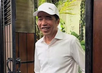 Pulang ke Solo Usai HUT ke-81 RI, Pak Jokowi Tanpa Lelah Sambut Warga dan Lempar Senyum Hangat Soal Keakraban dengan Presiden Prabowo