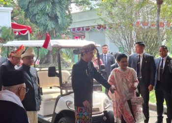 Tampil Berpakaian Adat Bali, Jokowi Hadiri Detik-Detik Proklamasi di Istana Merdeka